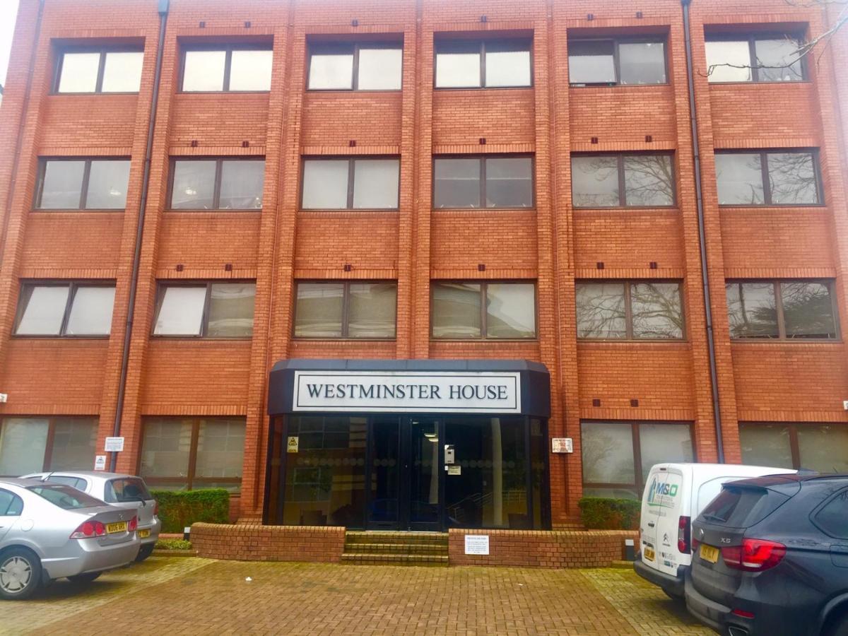 Westminster House Daire Slough Dış mekan fotoğraf